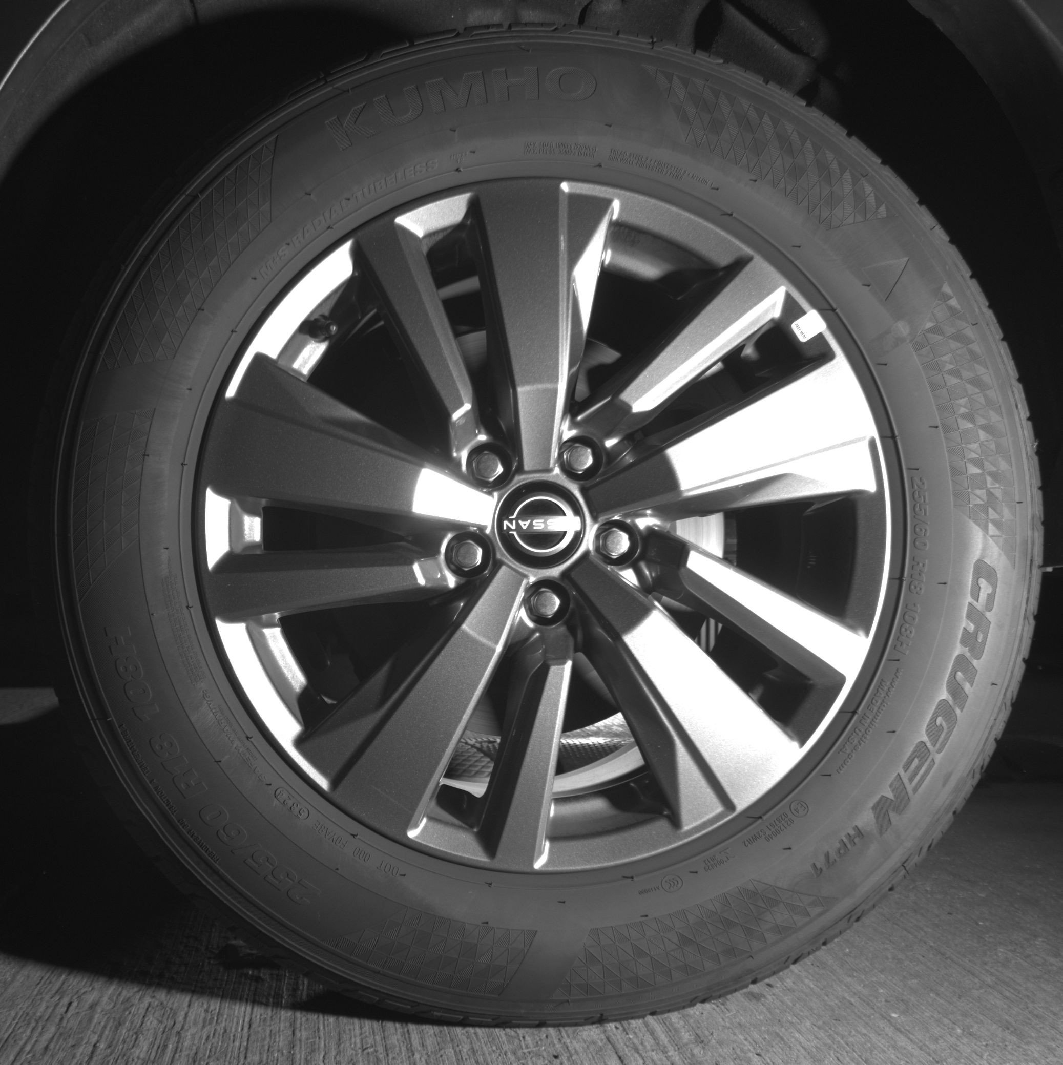 Used 2025 Nissan Pathfinder SV image 14