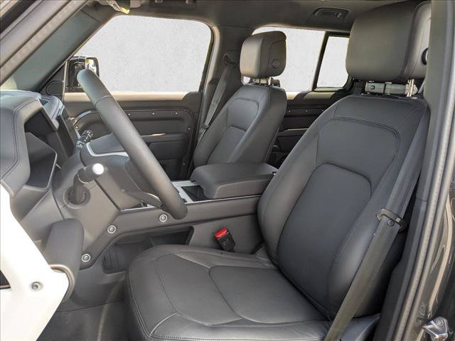 Used 2025 Land Rover Defender 110 X-Dynamic SE AWD/4WD image 17