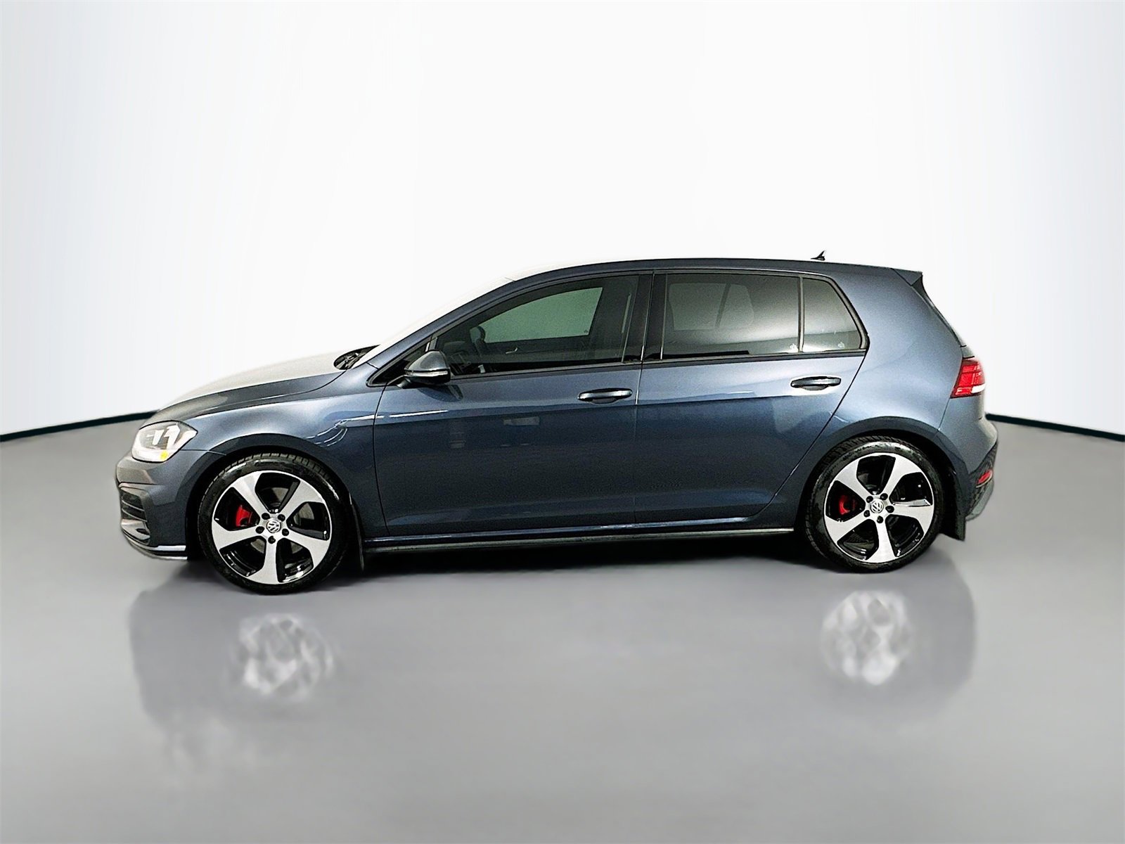 Used 2018 Volkswagen Golf 4-Door image 4