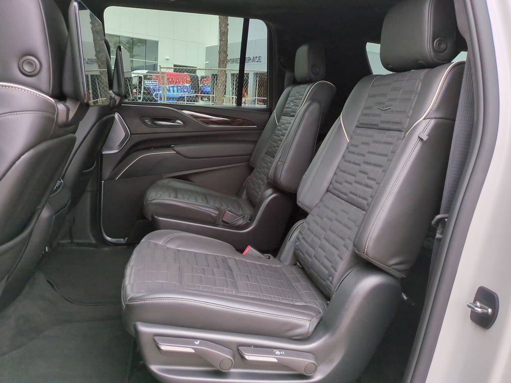 Used 2023 Cadillac Escalade ESV Sport Platinum image 13
