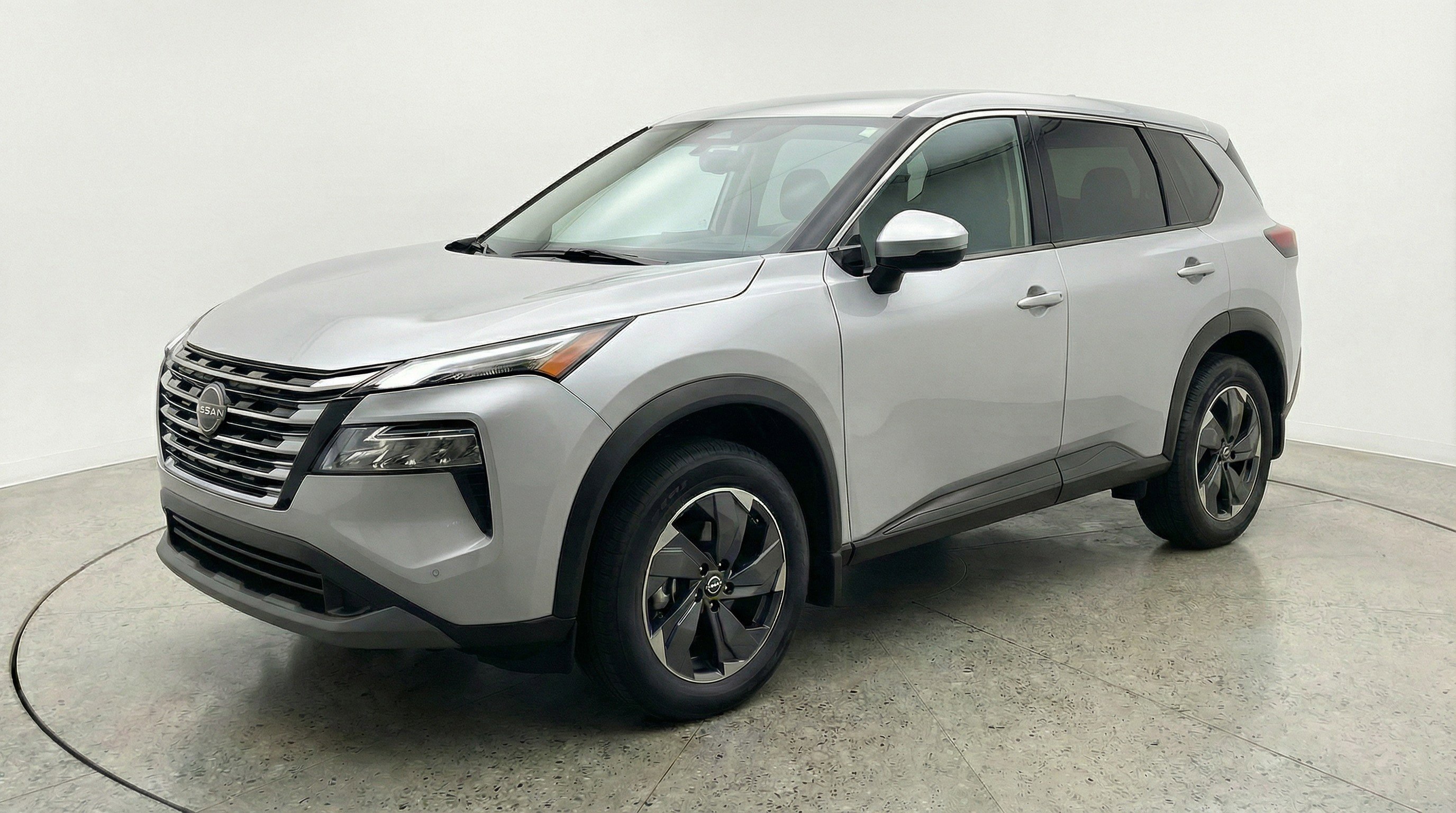 Used 2025 Nissan Rogue SV image 3