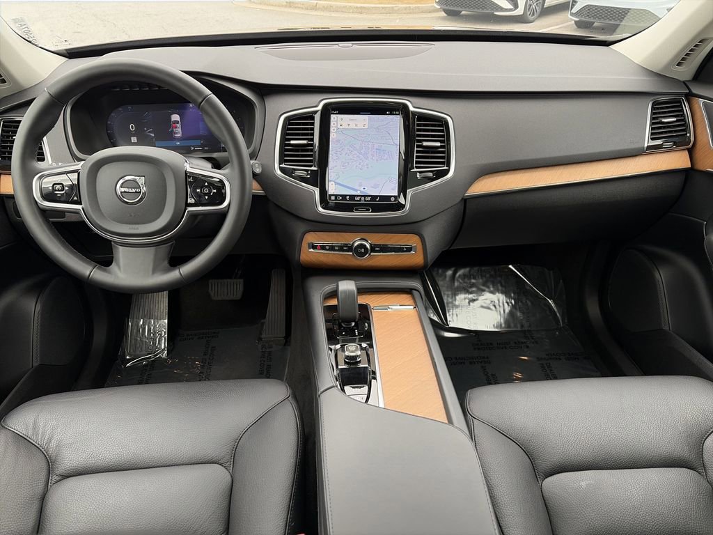 Used 2024 Volvo XC90 B5 Plus image 2
