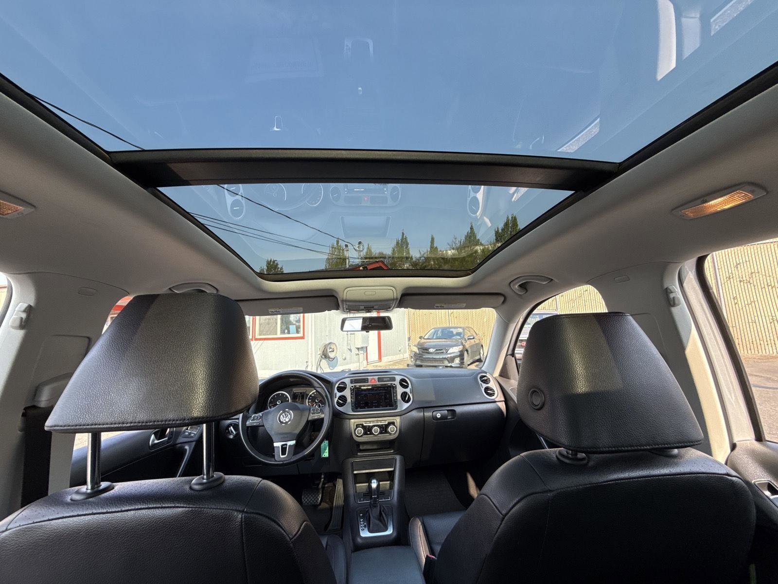 Used 2011 Volkswagen Tiguan SE image 16