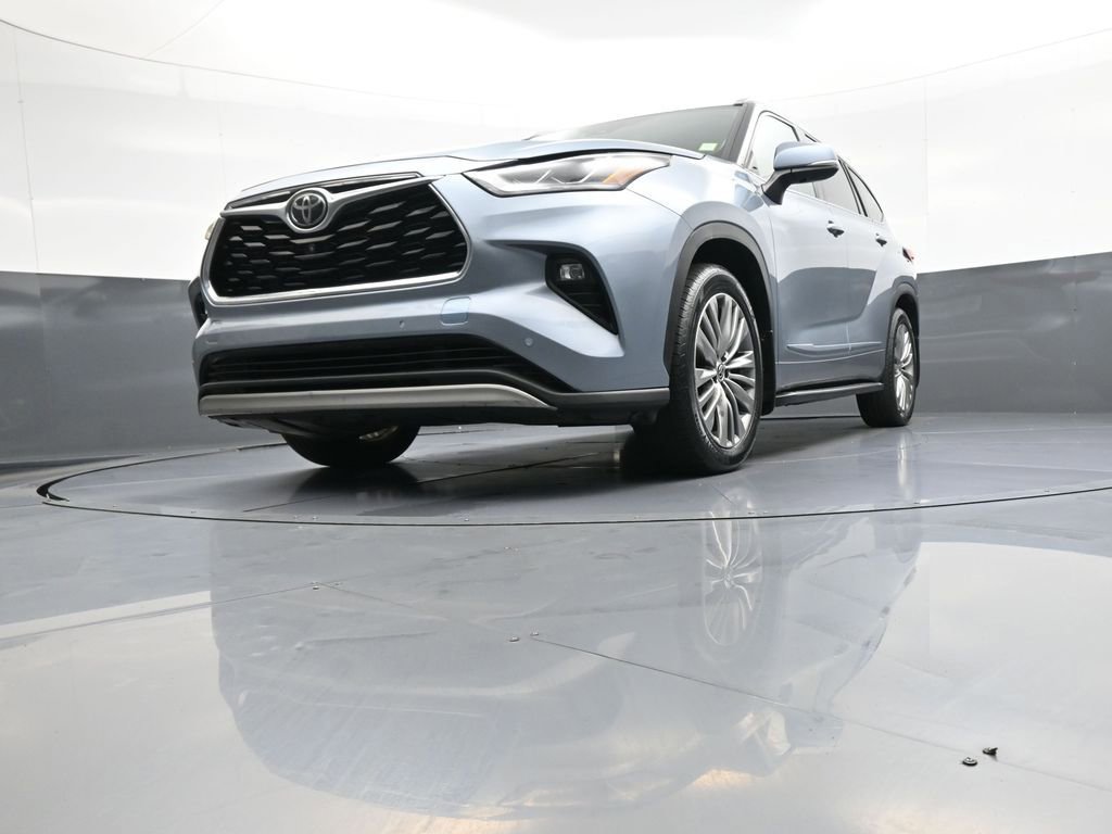 Certified 2020 Toyota Highlander Platinum w/ Preferred Accessory Package AWD/4WD image 29