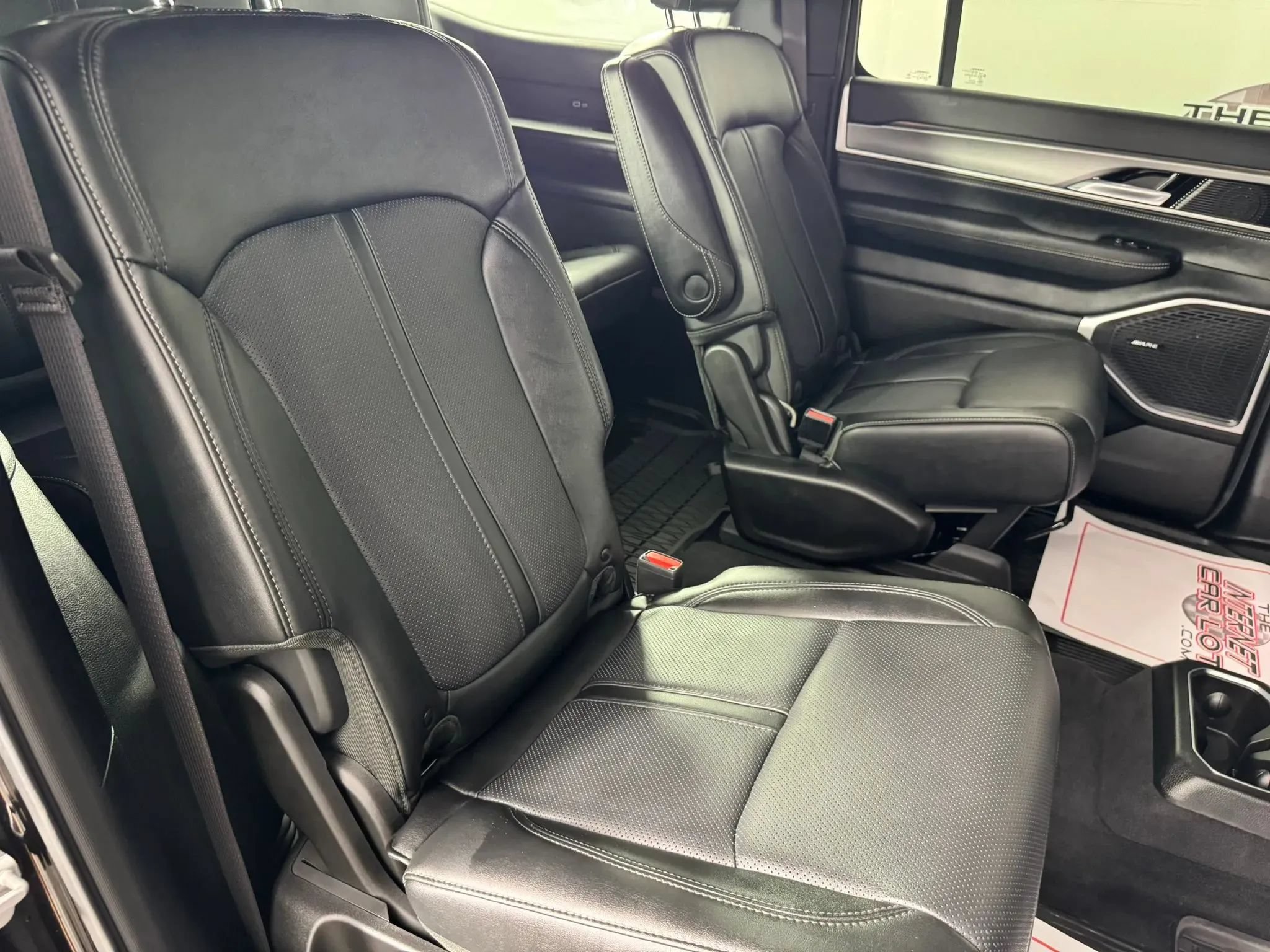Used 2025 Jeep Wagoneer Series II AWD/4WD image 39