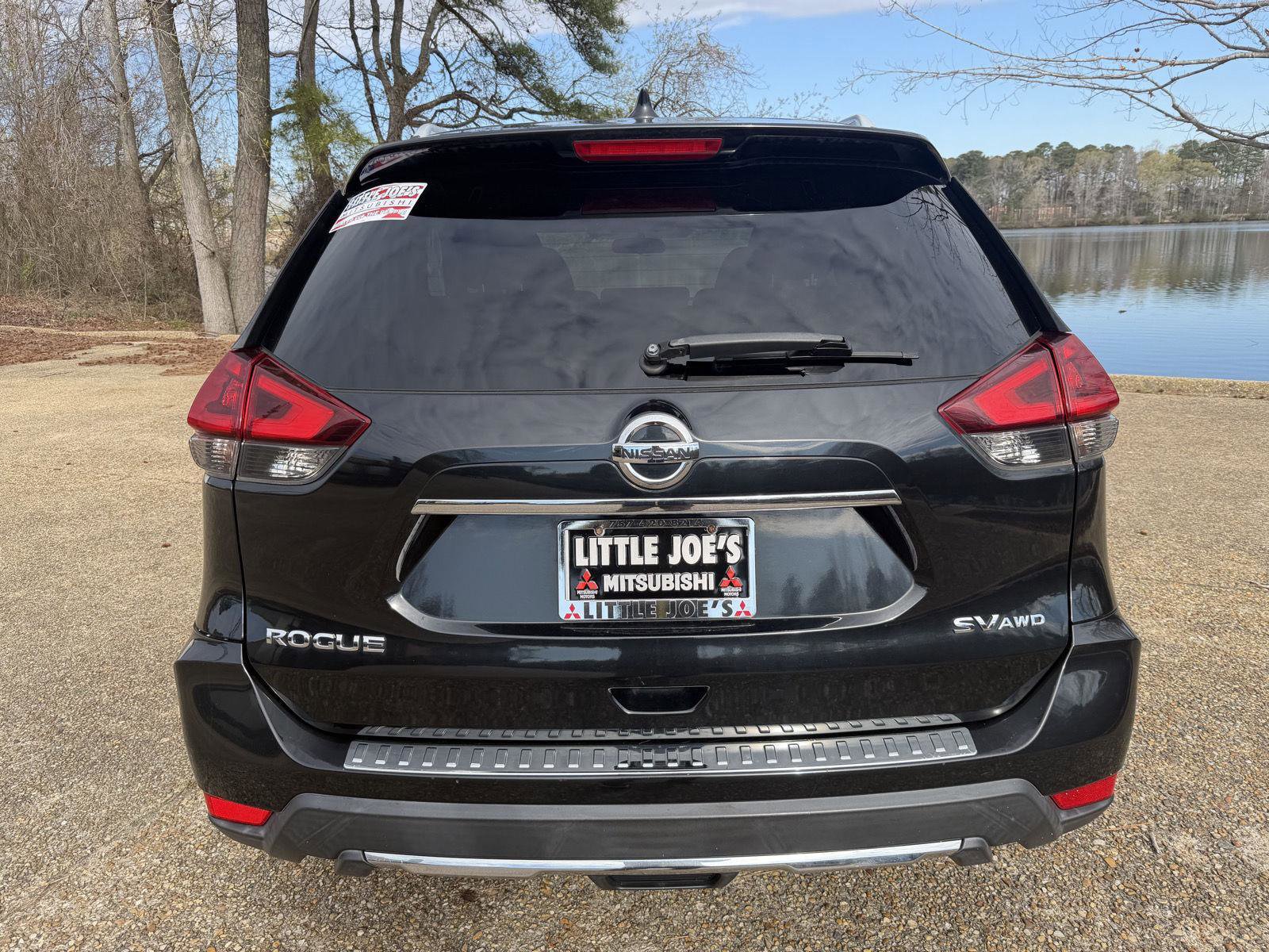 Used 2018 Nissan Rogue SV AWD/4WD image 4