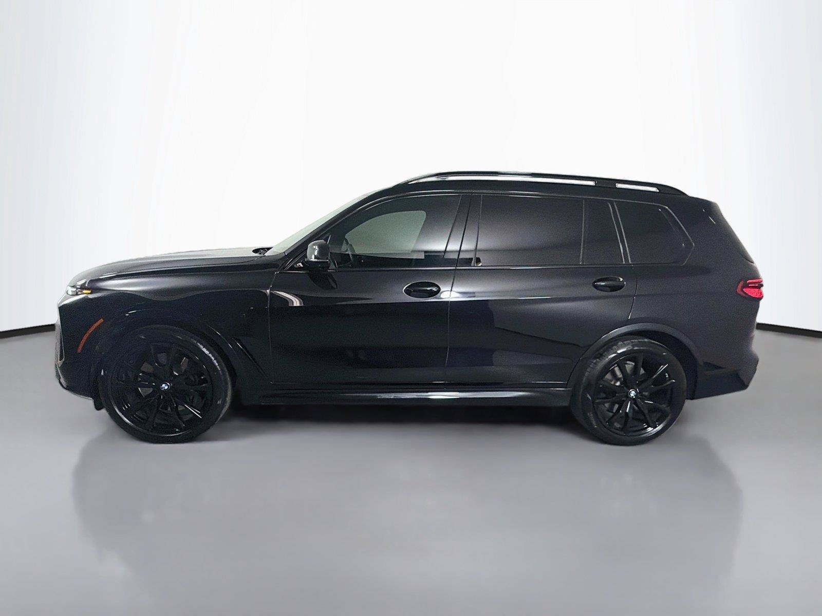 Used 2024 BMW X7 xDrive40i w/ M Sport Package AWD/4WD image 8