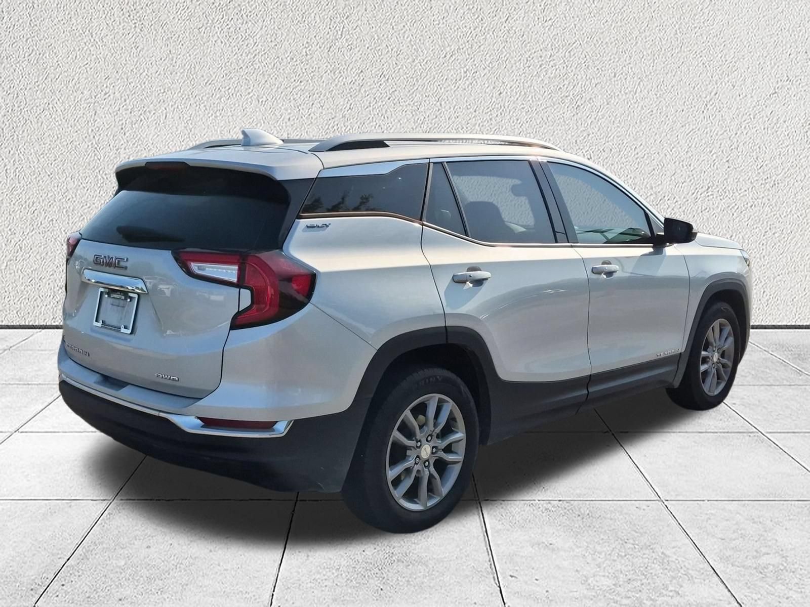 Used 2022 GMC Terrain SLT w/ Infotainment Package II AWD/4WD image 3