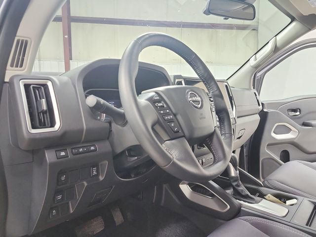 Used 2025 Nissan Frontier SV w/ SV Convenience Package RWD image 18
