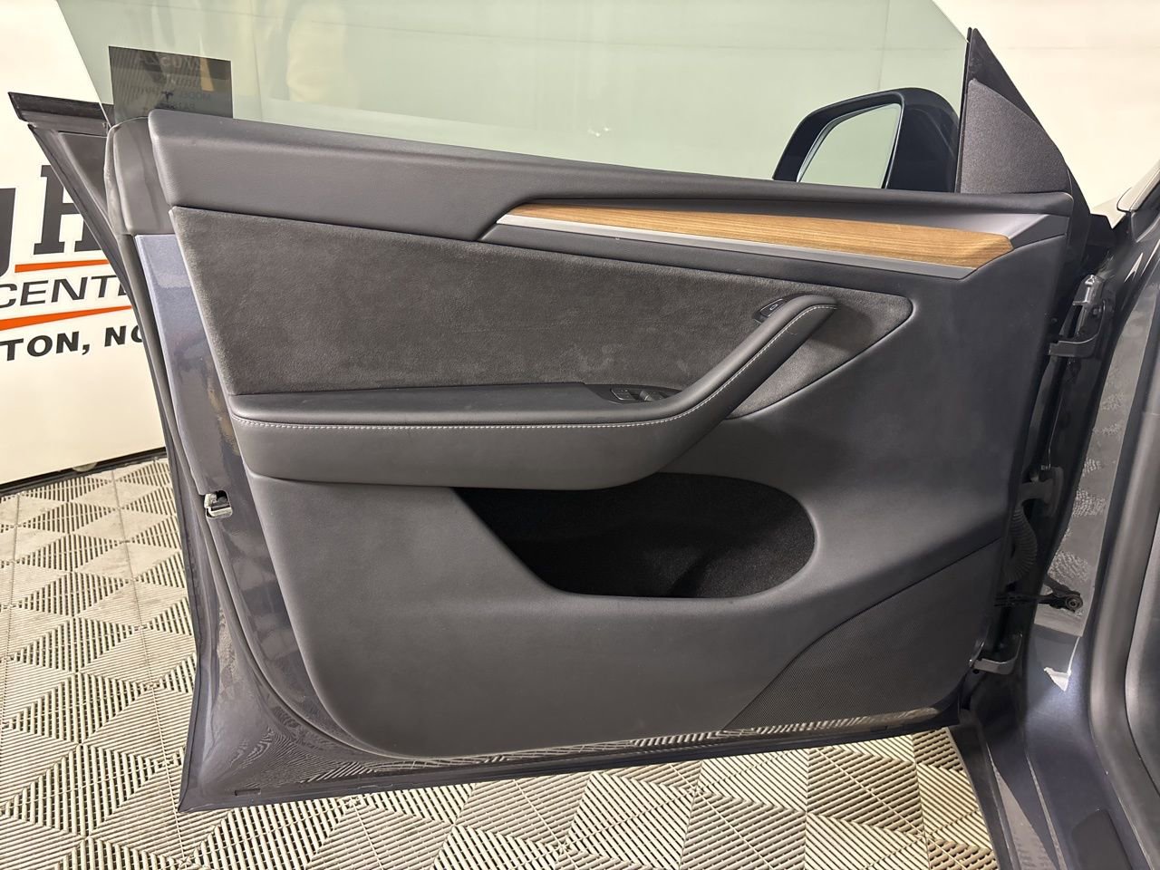 Used 2023 Tesla Model Y Long Range image 7