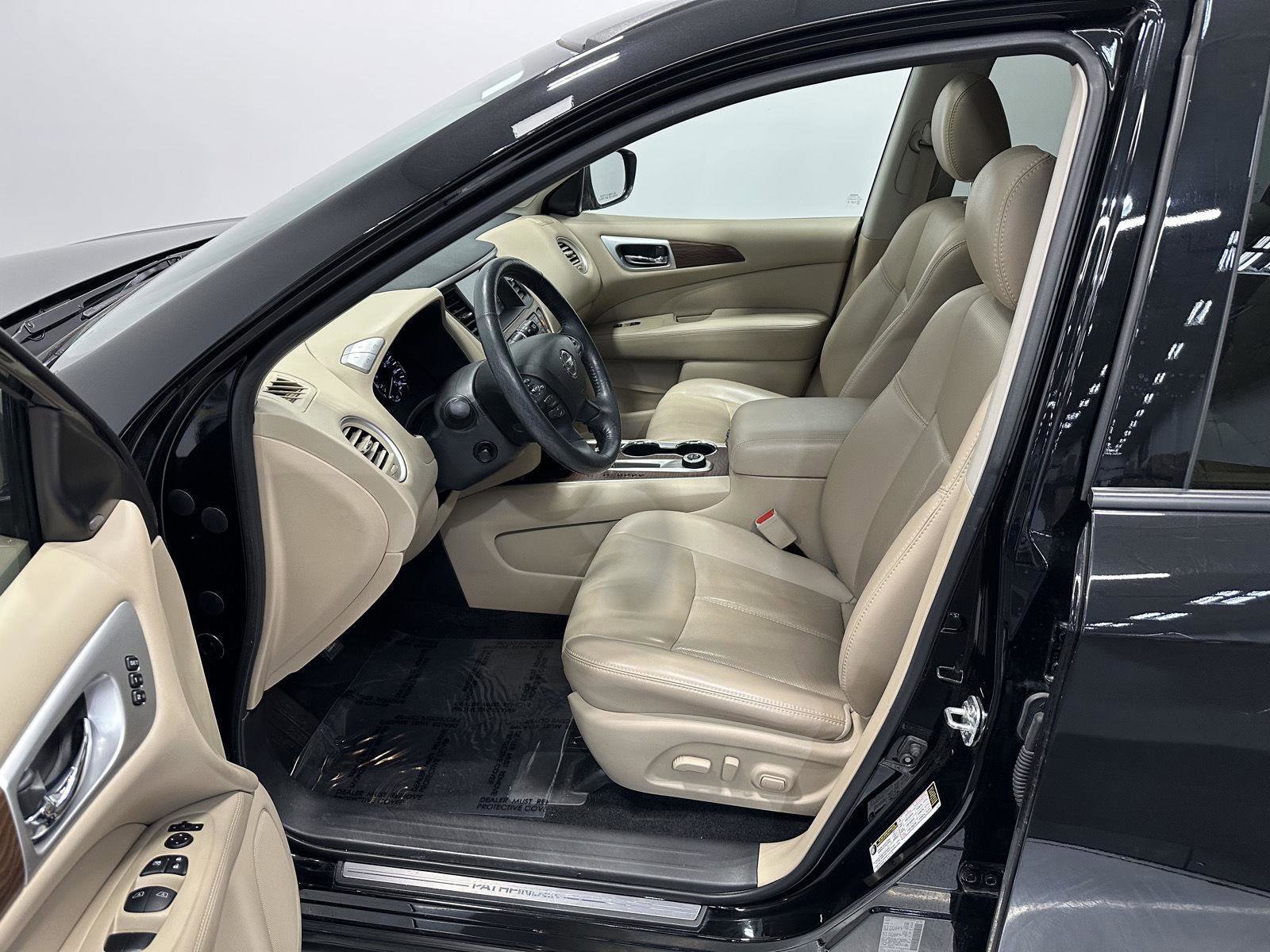 Used 2019 Nissan Pathfinder Platinum image 11