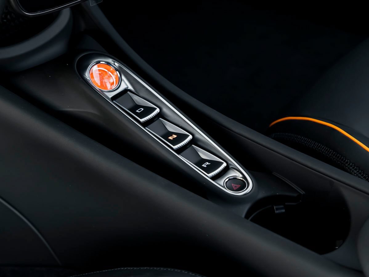 Used 2026 McLaren Artura Spider RWD image 22