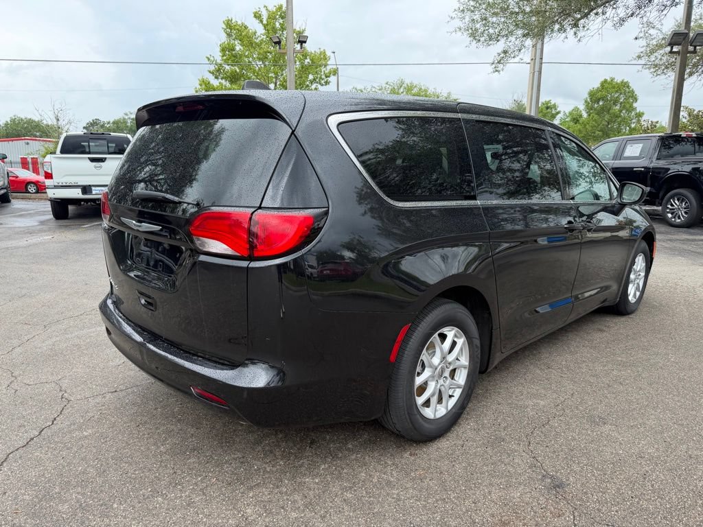 Used 2023 Chrysler Voyager LX FWD image 6