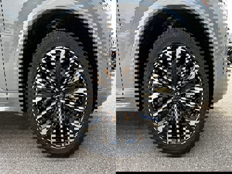 New 2025 Volvo XC90 T8 Core w/ Climate Package image 7