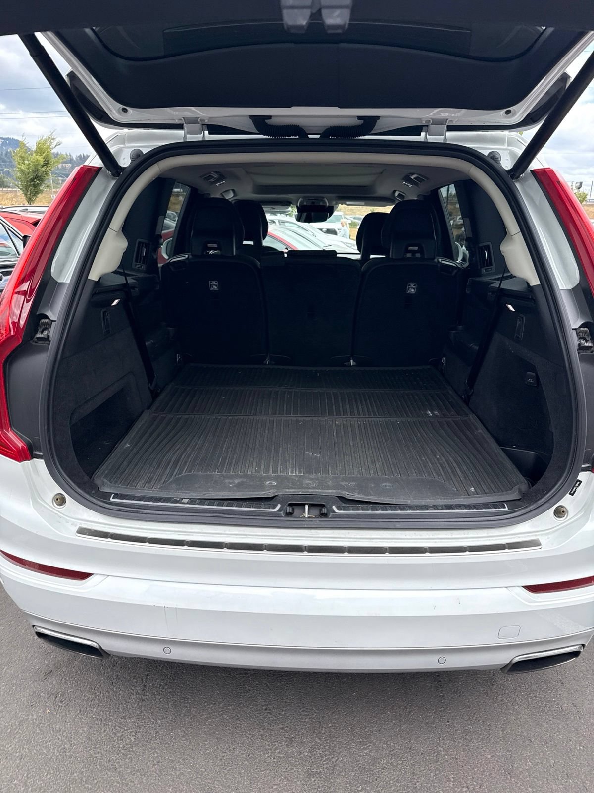 Used 2020 Volvo XC90 T5 Momentum w/ Protection Package Premier AWD/4WD image 6