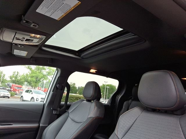 Used 2023 Toyota Sienna XSE image 18