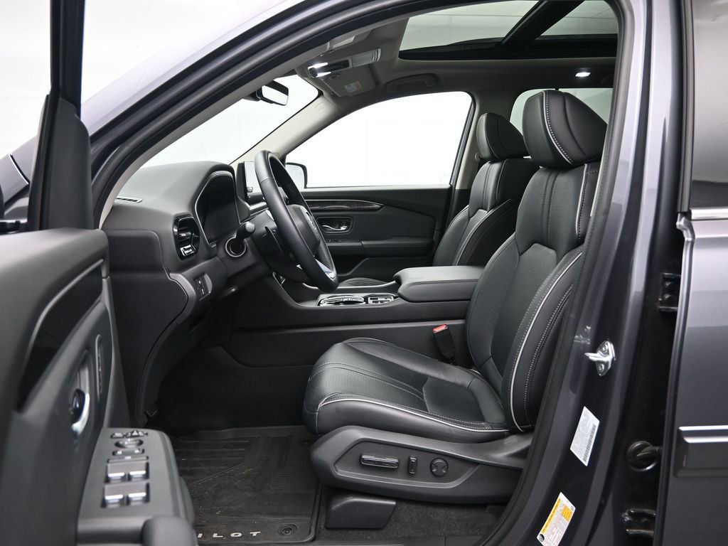 Used 2023 Honda Pilot Elite image 18
