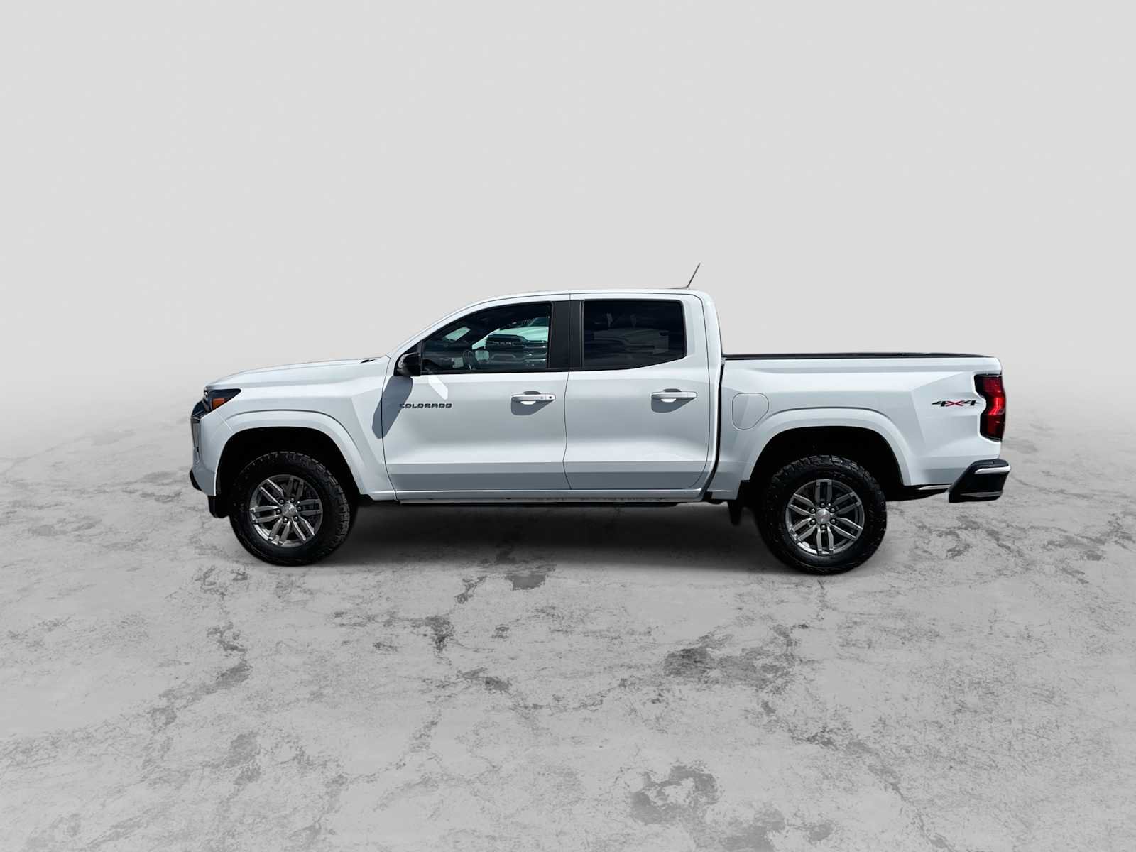 Used 2024 Chevrolet Colorado LT w/ LT Convenience Package II AWD/4WD image 5