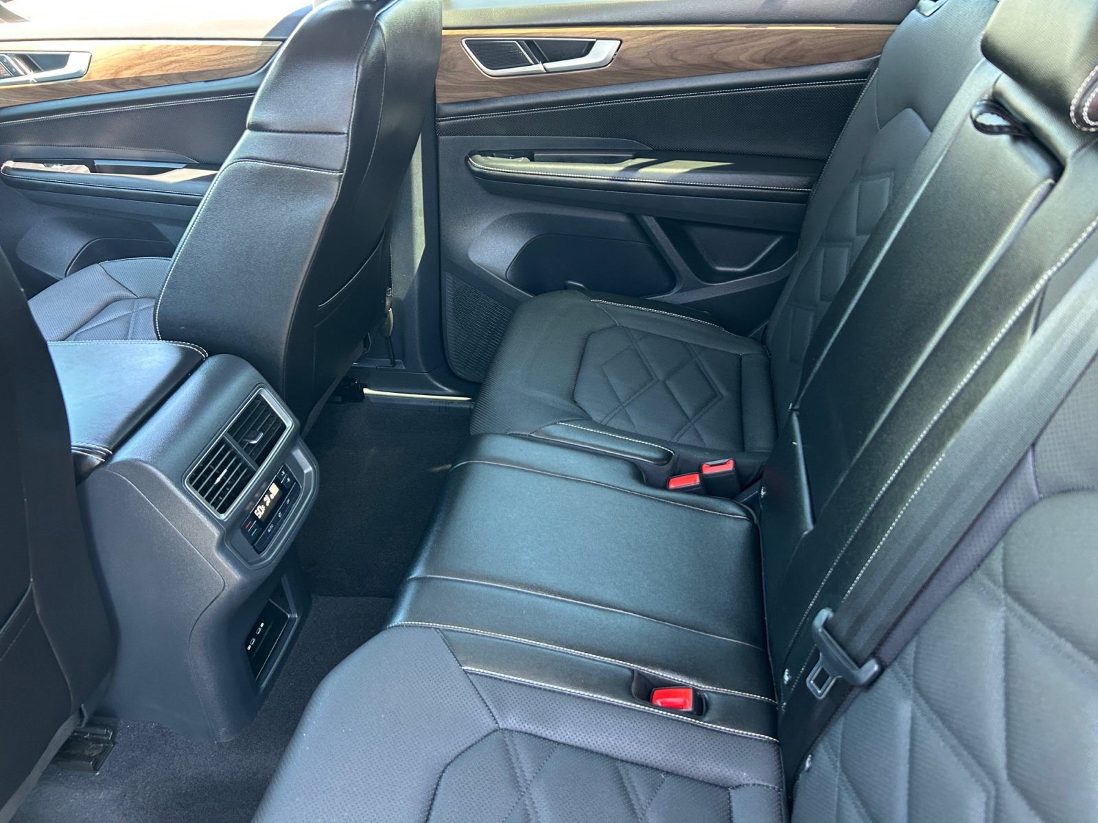Used 2024 Volkswagen Atlas SE FWD image 17