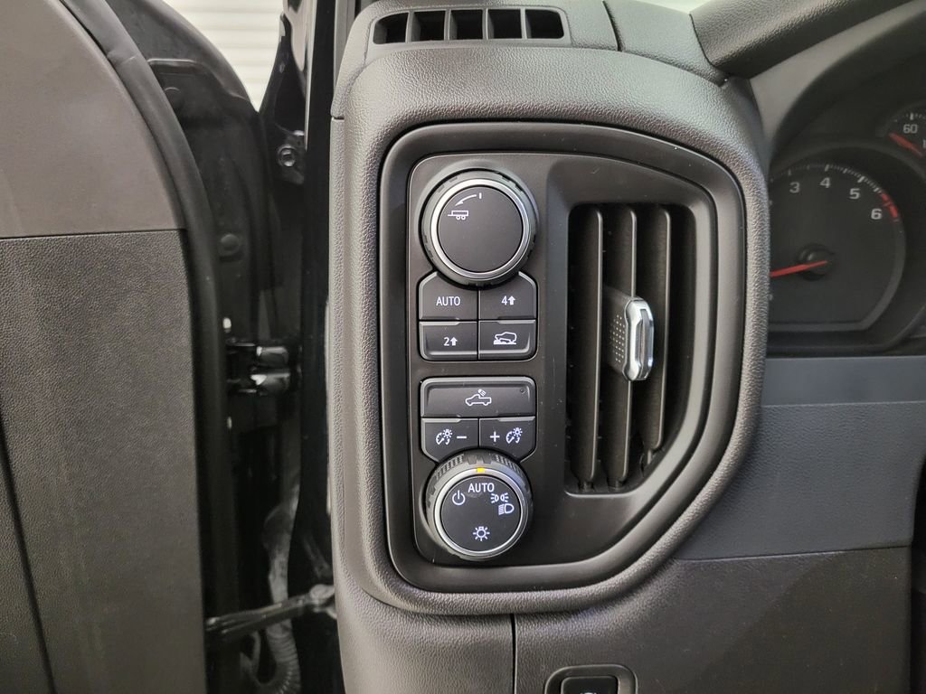 Used 2024 Chevrolet Silverado 1500 Custom image 30
