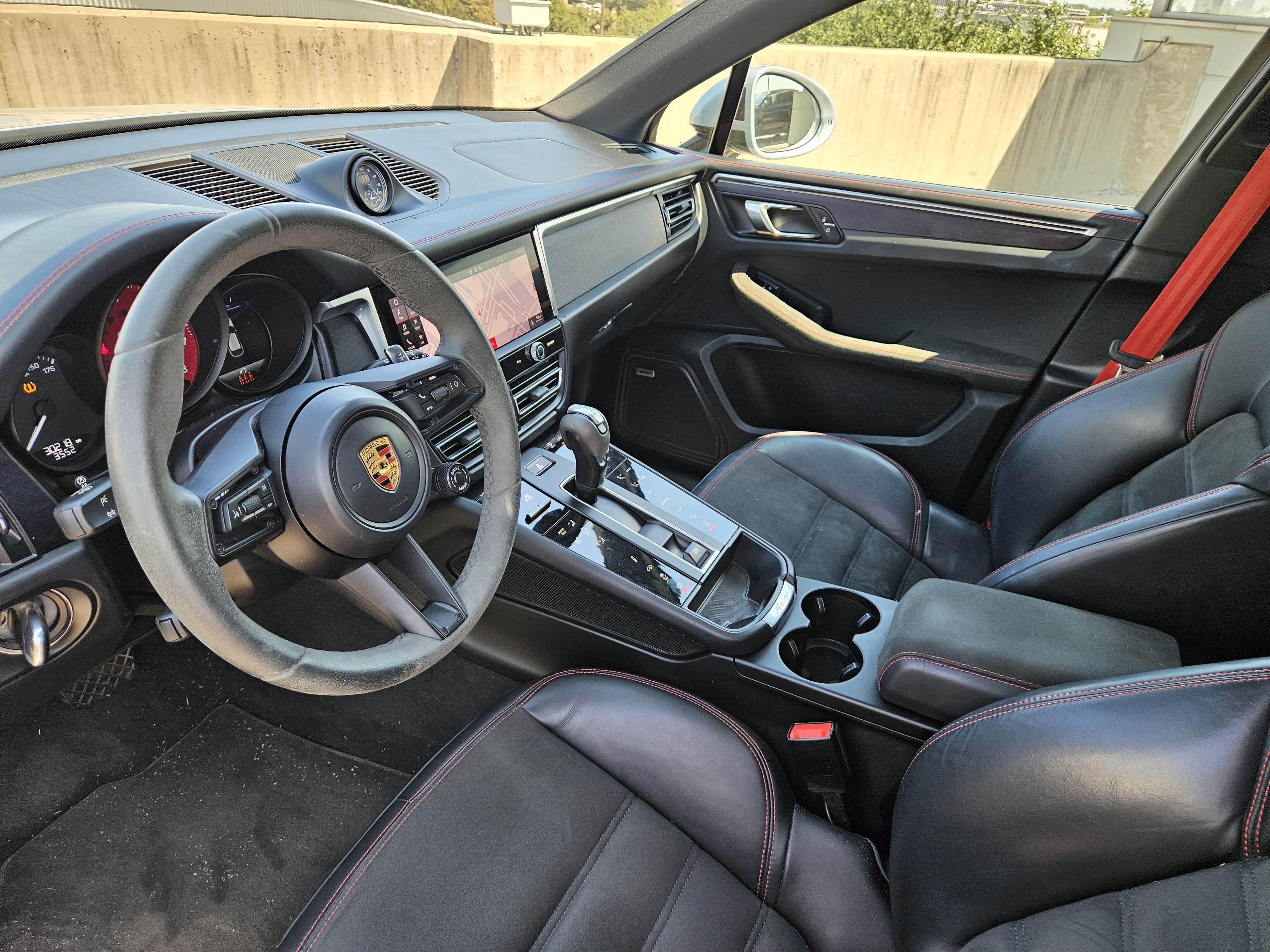 Certified 2022 Porsche Macan GTS AWD/4WD image 4