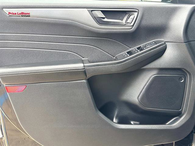 Used 2025 Ford Escape Active AWD/4WD image 18