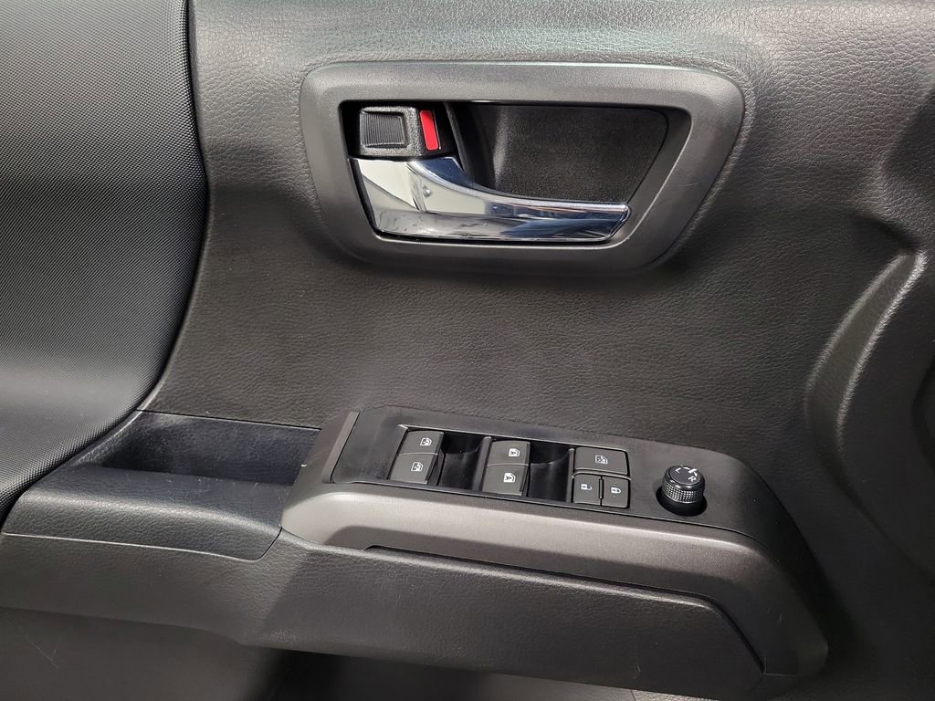 Used 2023 Toyota Tacoma TRD Off-Road w/ Advanced Technology Package image 19