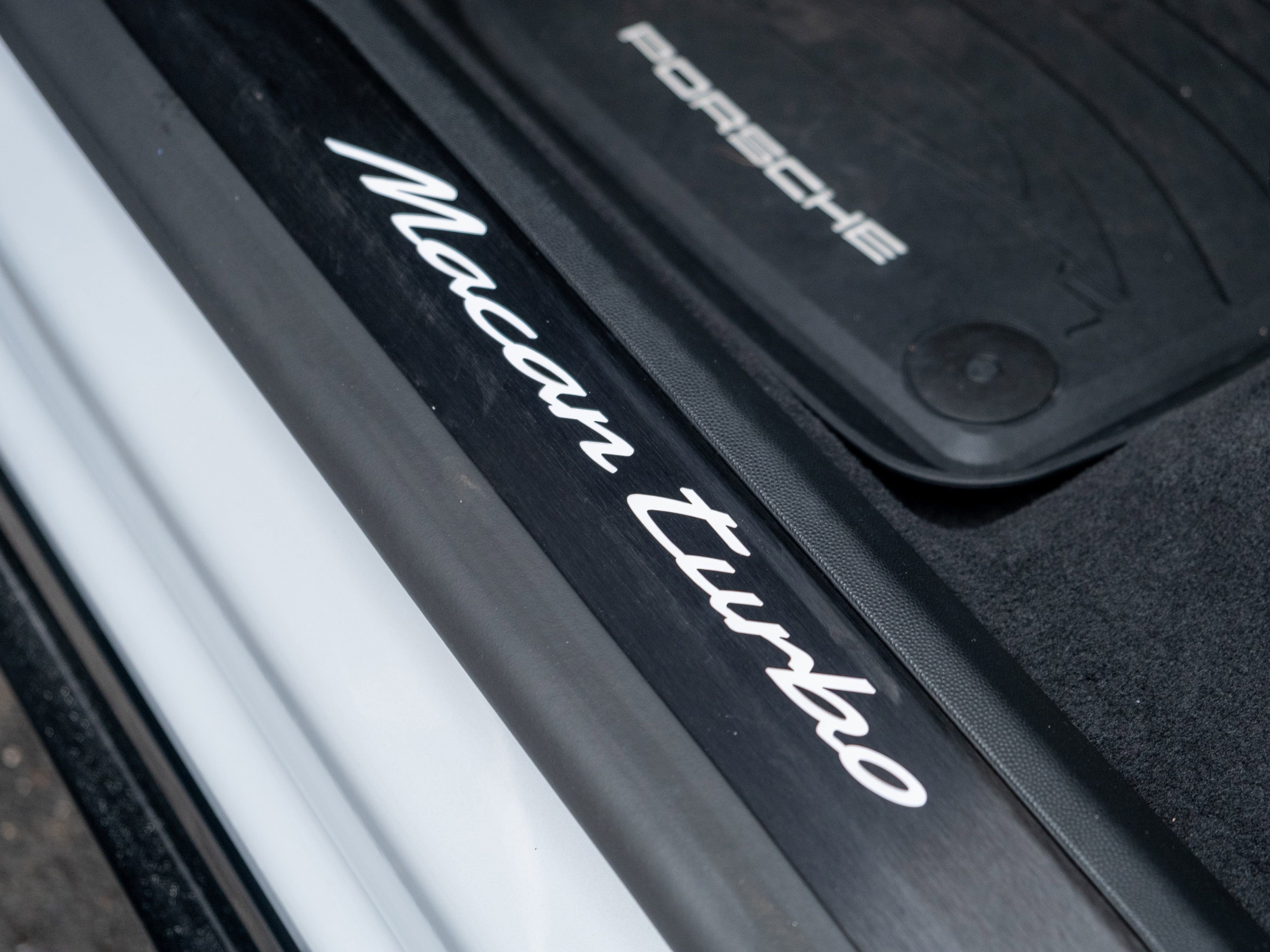 Certified 2025 Porsche Macan Turbo Electric image 25