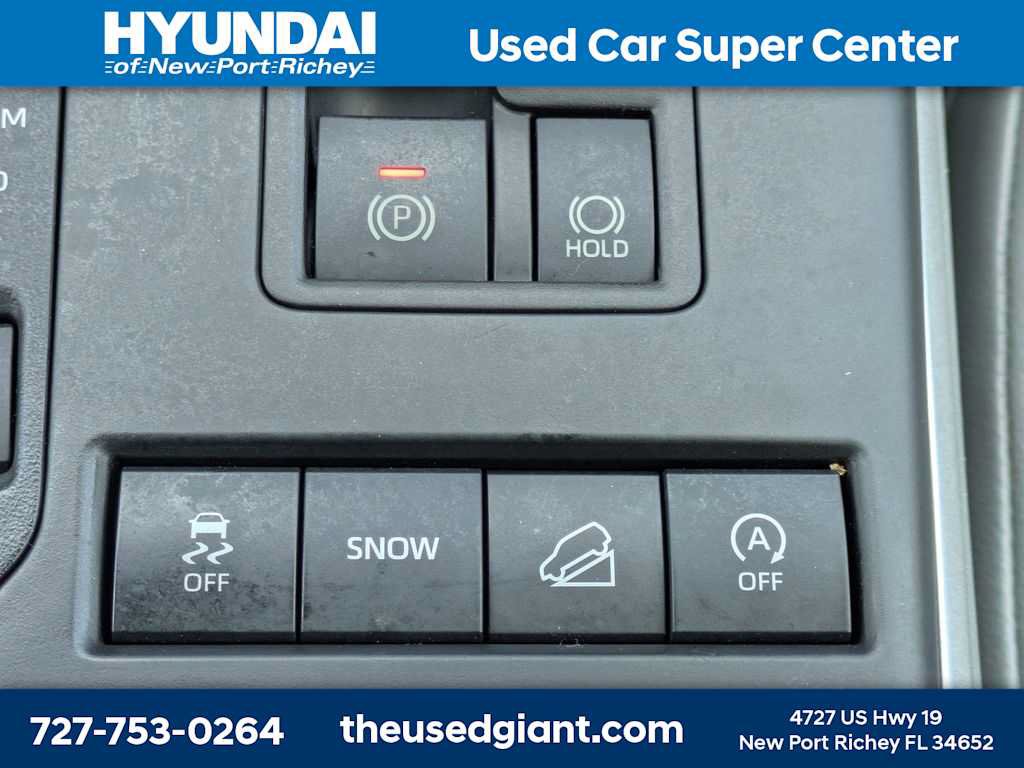 Used 2021 Toyota Highlander XLE AWD/4WD image 34