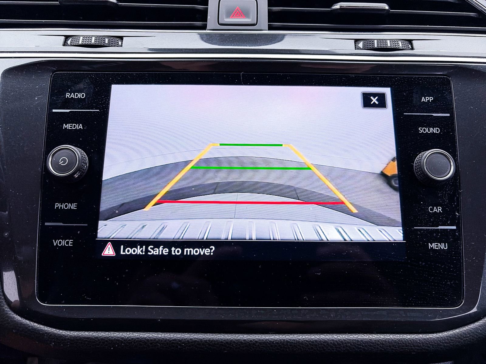 Used 2022 Volkswagen Tiguan SE image 4