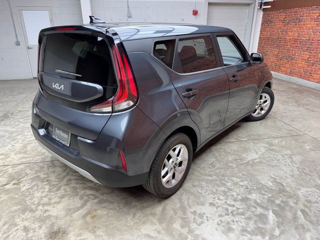 Used 2023 Kia Soul LX w/ LX Technology Package image 6