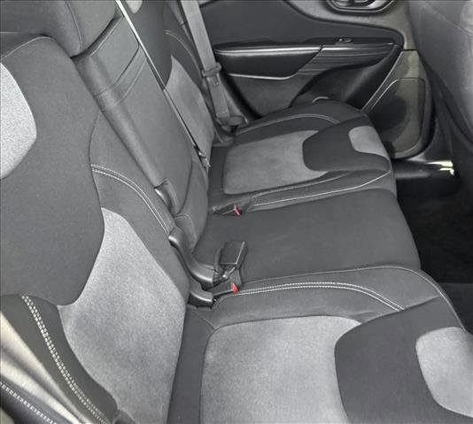 Used 2014 Jeep Cherokee Latitude w/ Comfort/Convenience Group FWD image 18