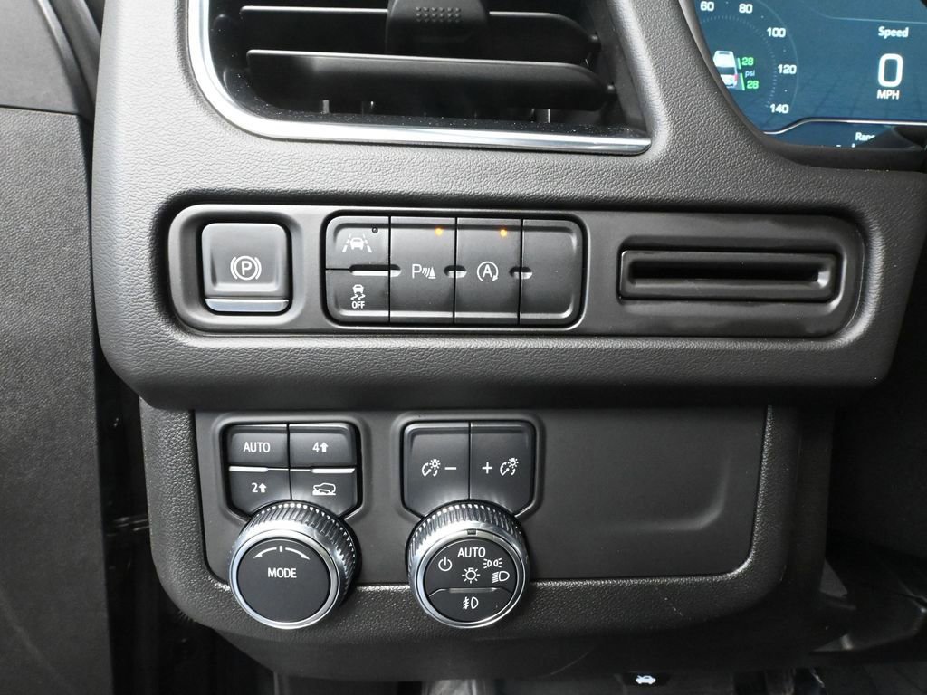 Used 2024 GMC Yukon XL SLE image 30