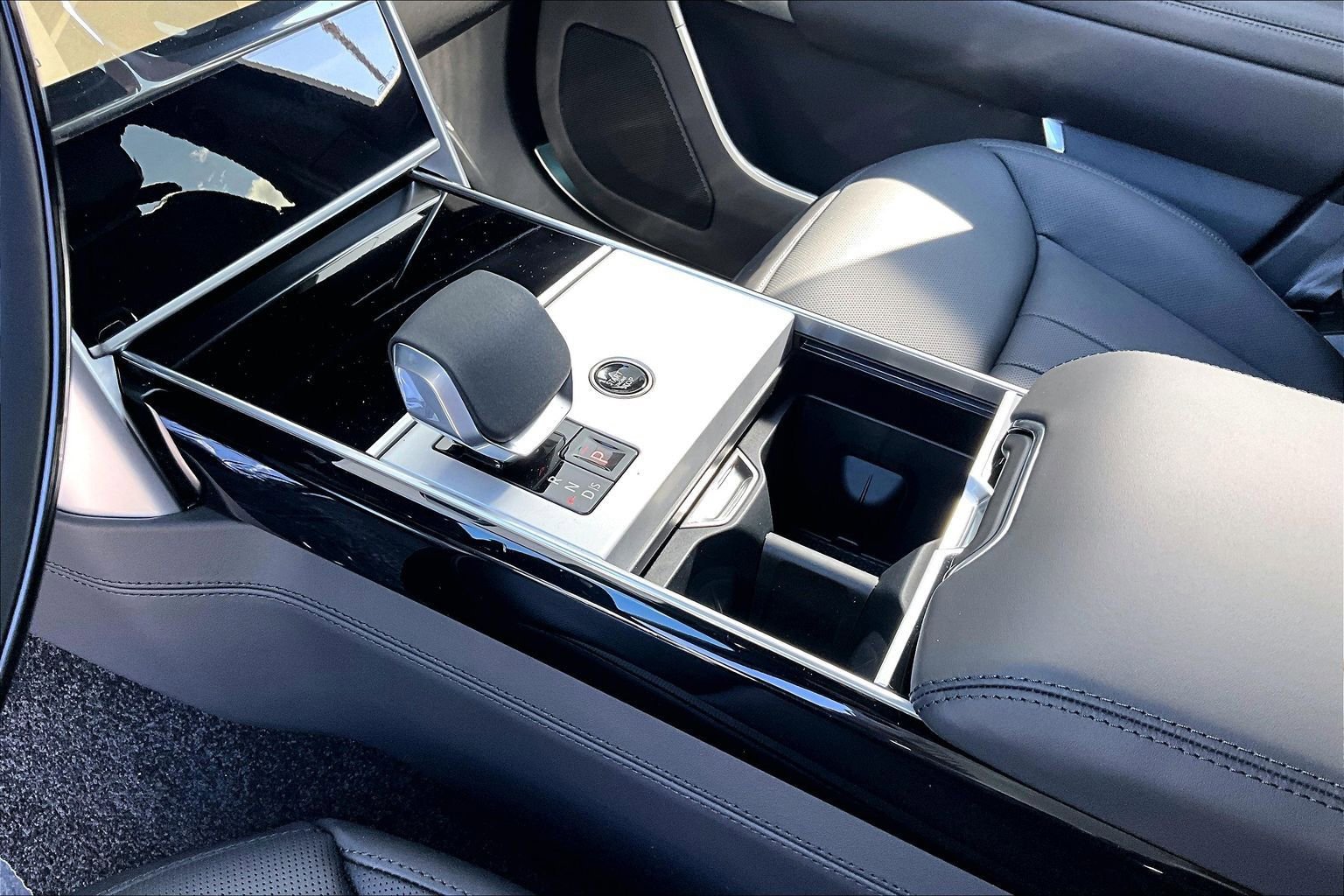 New 2026 Land Rover Range Rover SE image 8