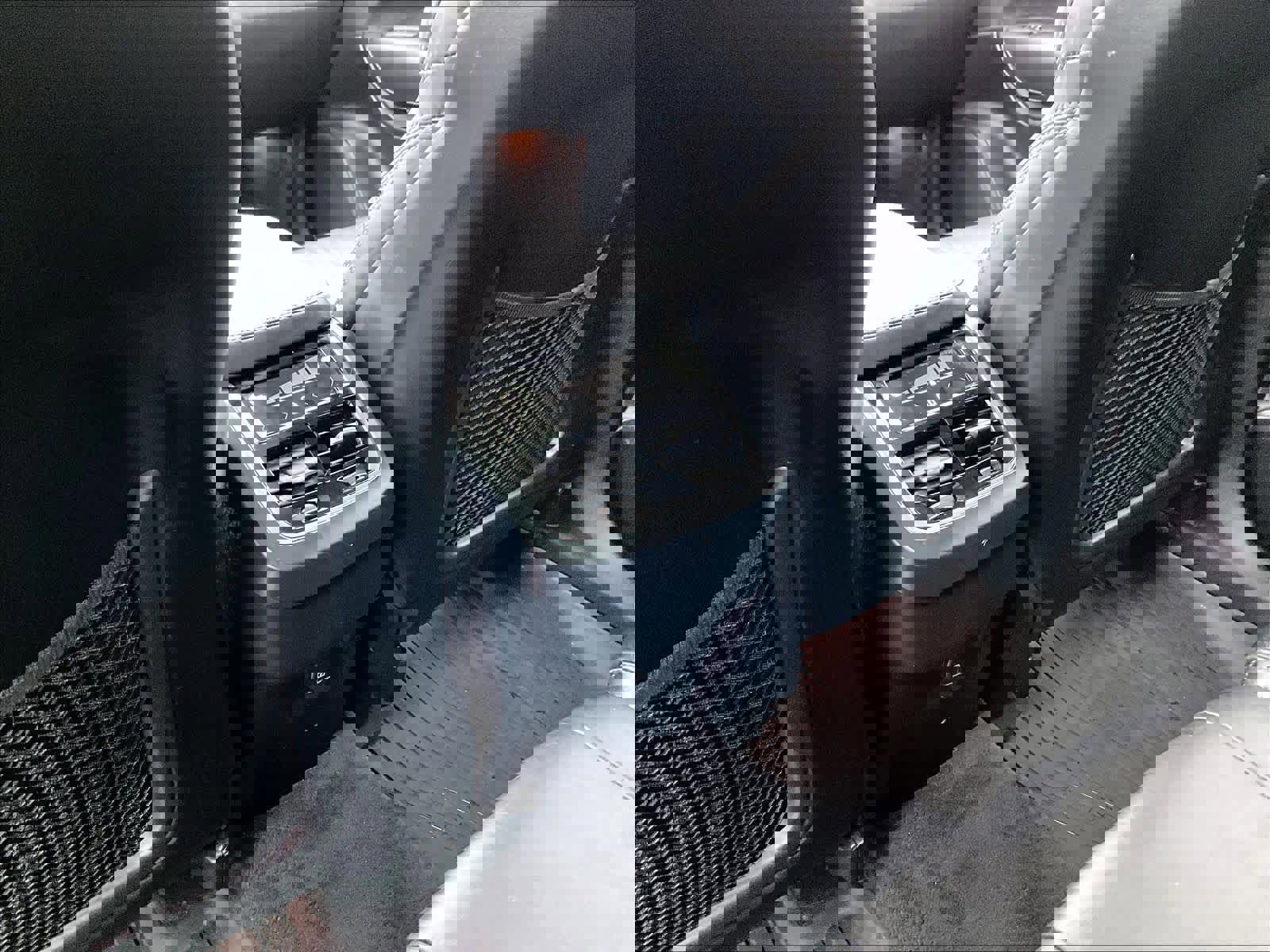 Used 2023 Volvo XC90 B6 Ultimate w/ Protection Package Premier image 37