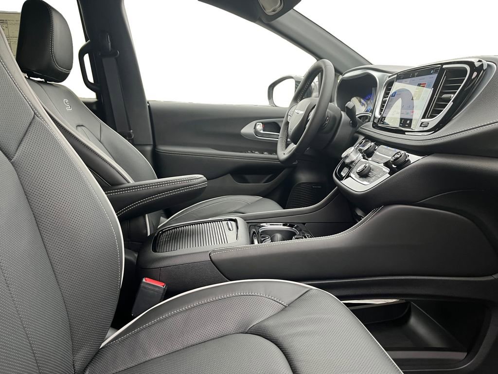 New 2026 Chrysler Pacifica Limited image 24