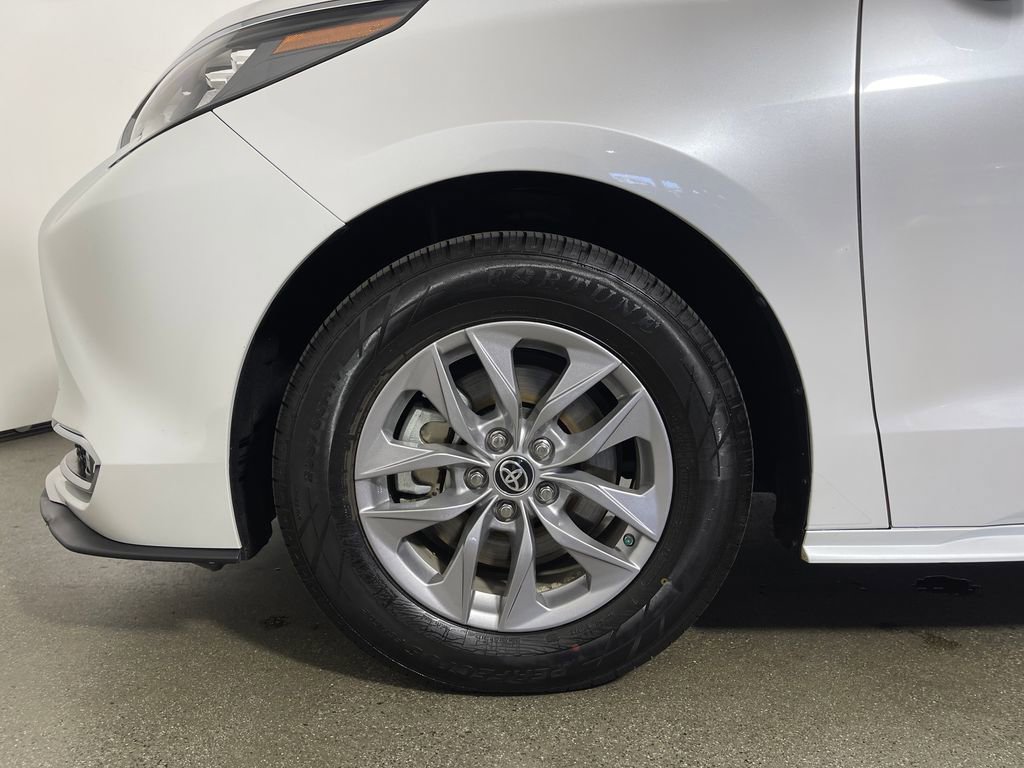 Certified 2024 Toyota Sienna XLE image 11