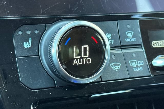 Used 2023 Toyota Highlander XLE FWD image 30
