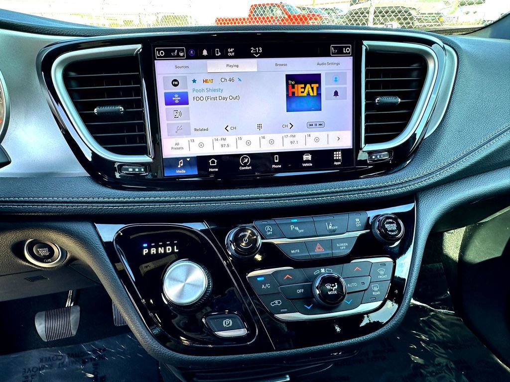 Used 2024 Chrysler Pacifica Touring FWD image 18