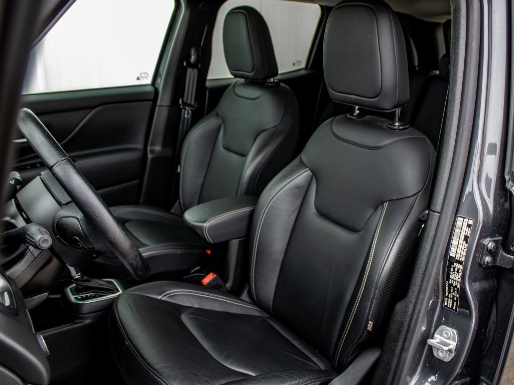 Used 2023 Jeep Renegade Limited image 18