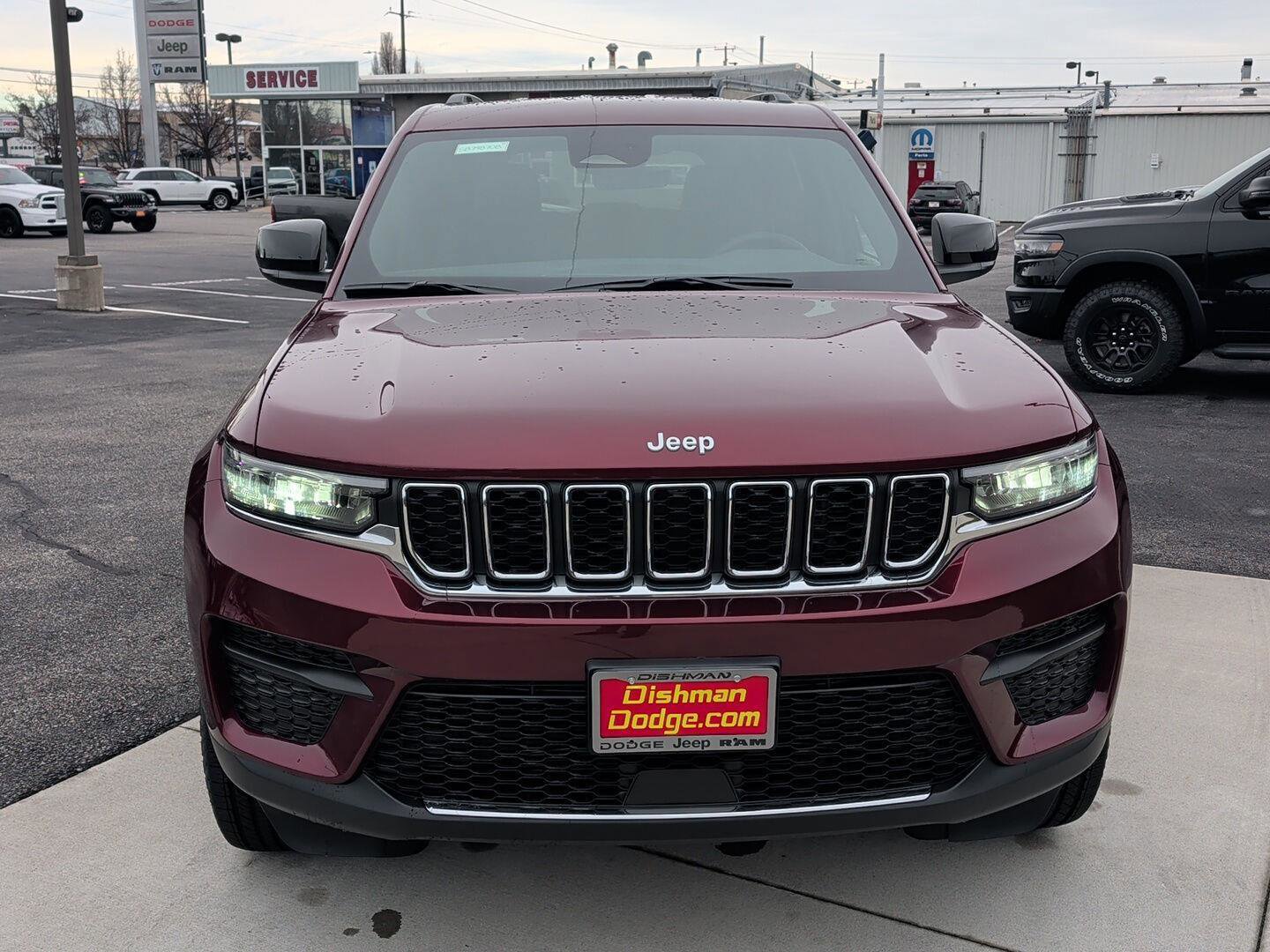 New 2025 Jeep Grand Cherokee Laredo image 2