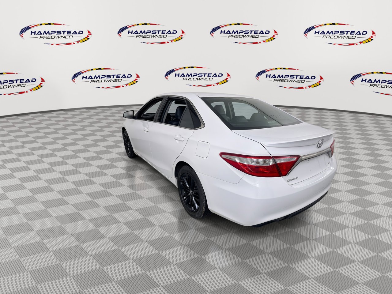 Used 2017 Toyota Camry SE image 6