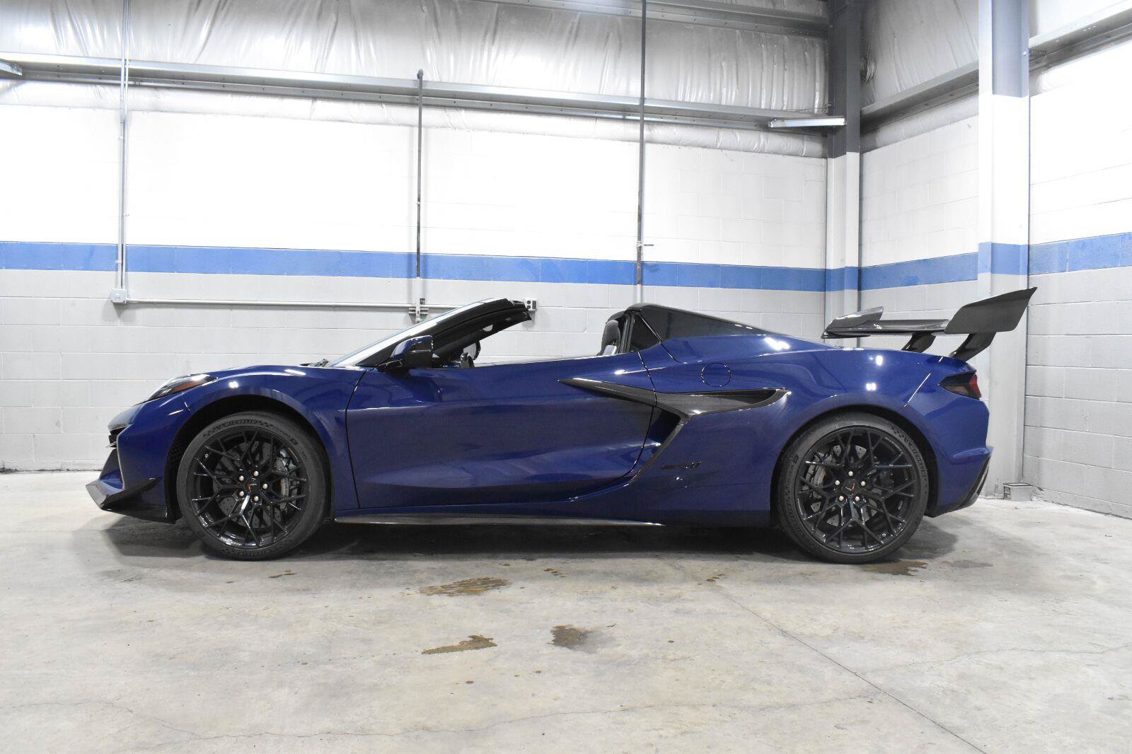 Used 2025 Chevrolet Corvette ZR1 w/ ZR1 Carbon Fiber Aero Package RWD image 24