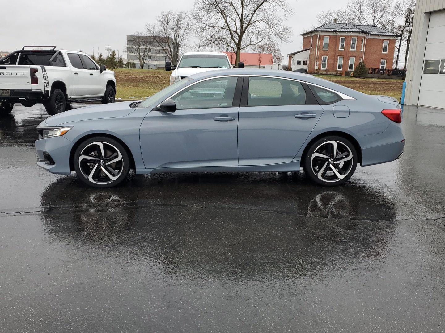 Used 2022 Honda Accord Sport image 4