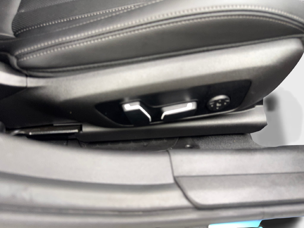 Used 2025 BMW 330i Sedan w/ Premium Package RWD image 49