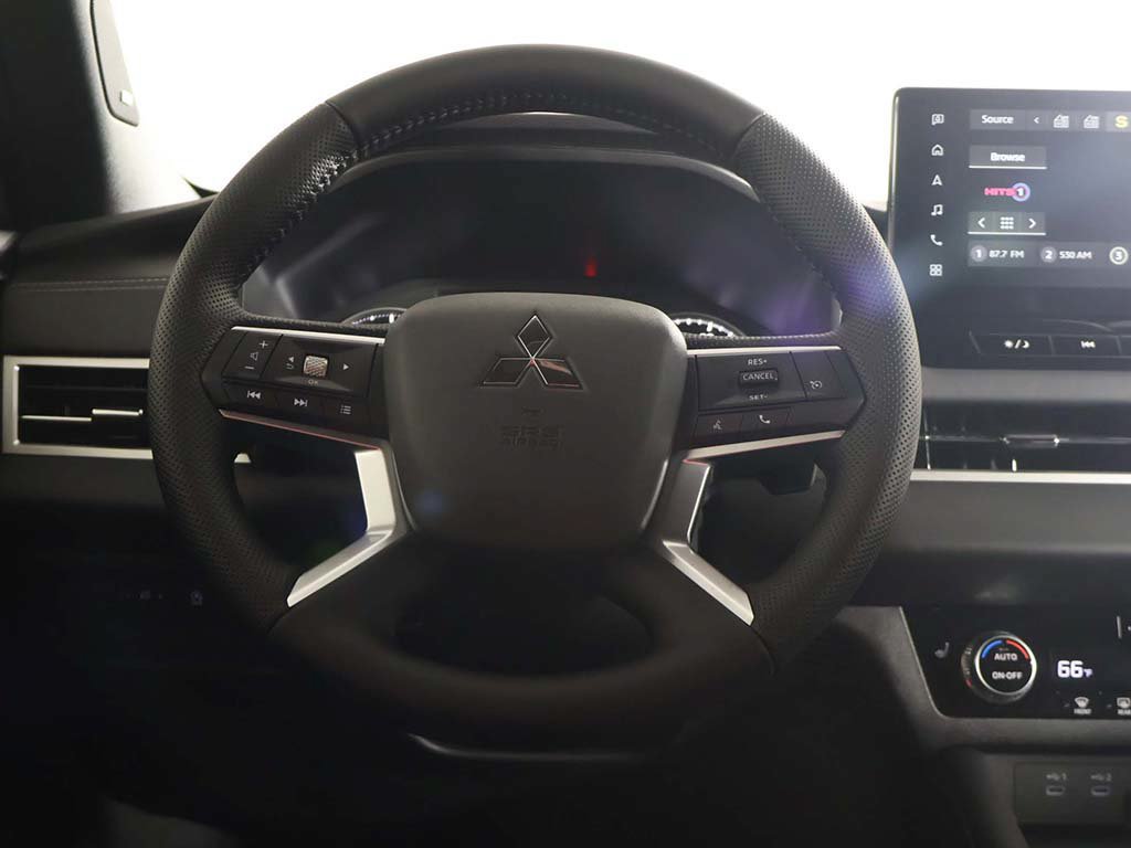 New 2026 Mitsubishi Outlander LE AWD/4WD image 38