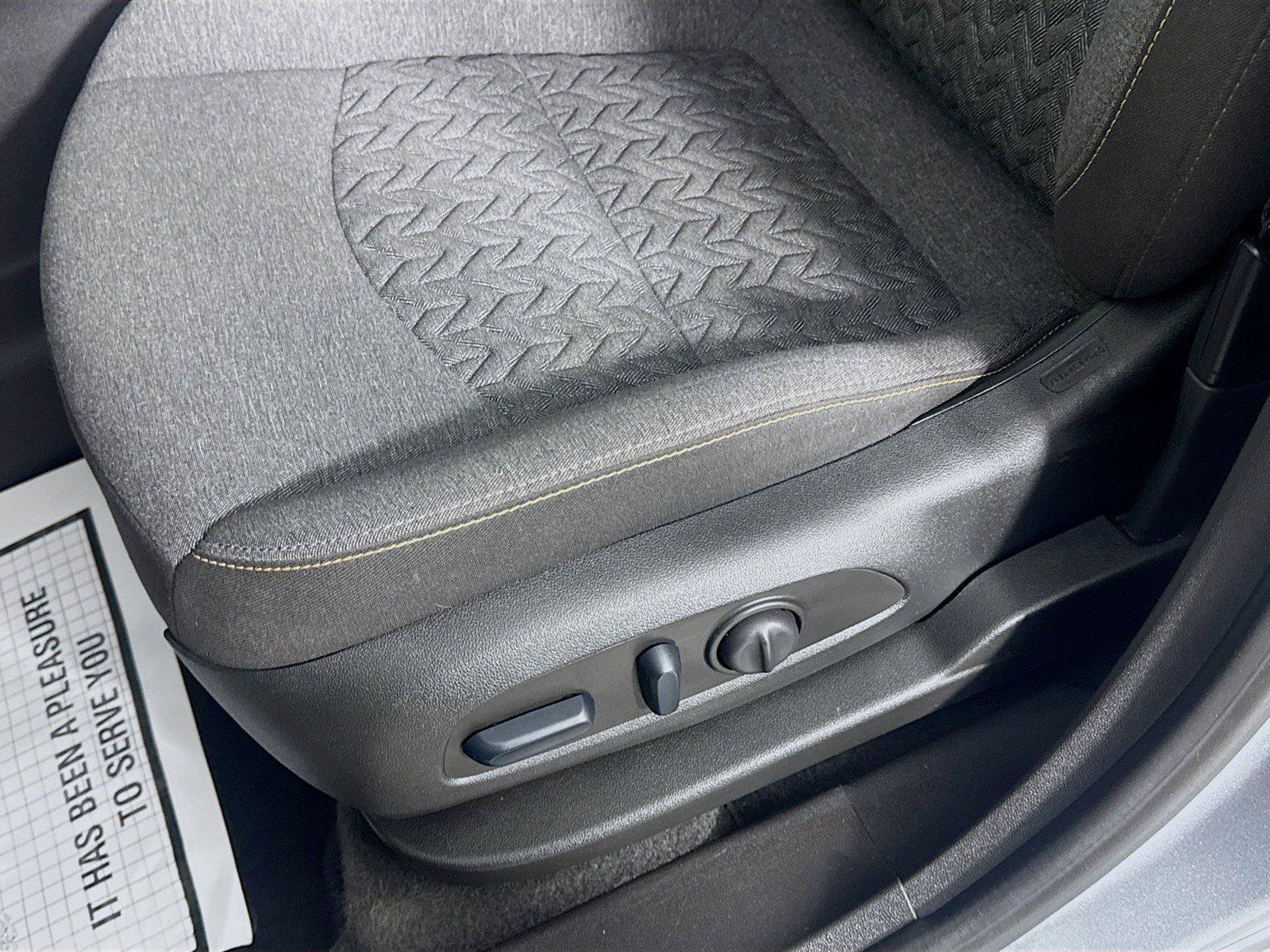 Used 2024 Chevrolet Equinox LT AWD/4WD image 18