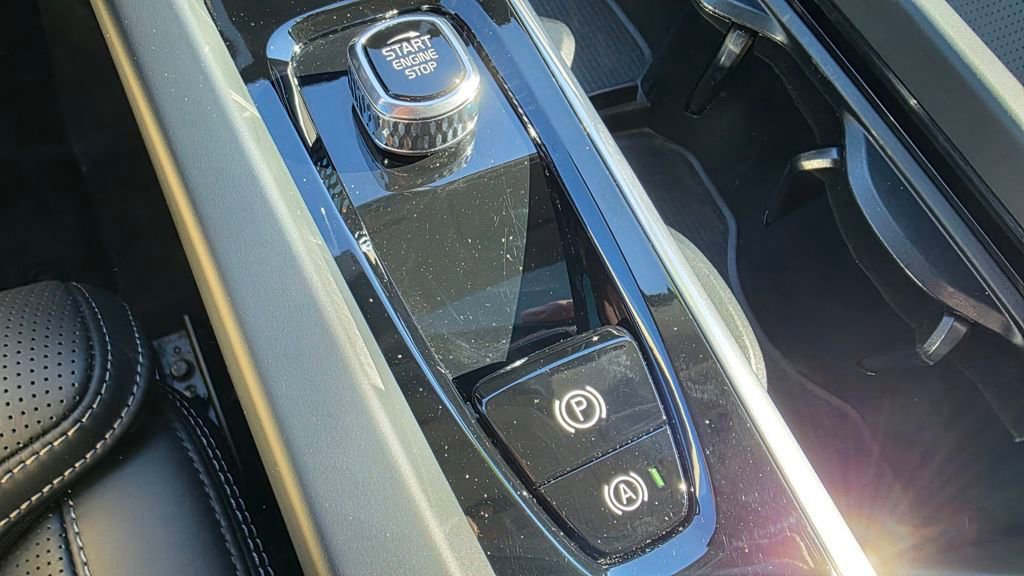 Used 2023 Volvo XC60 T8 Ultimate w/ Climate Package image 43