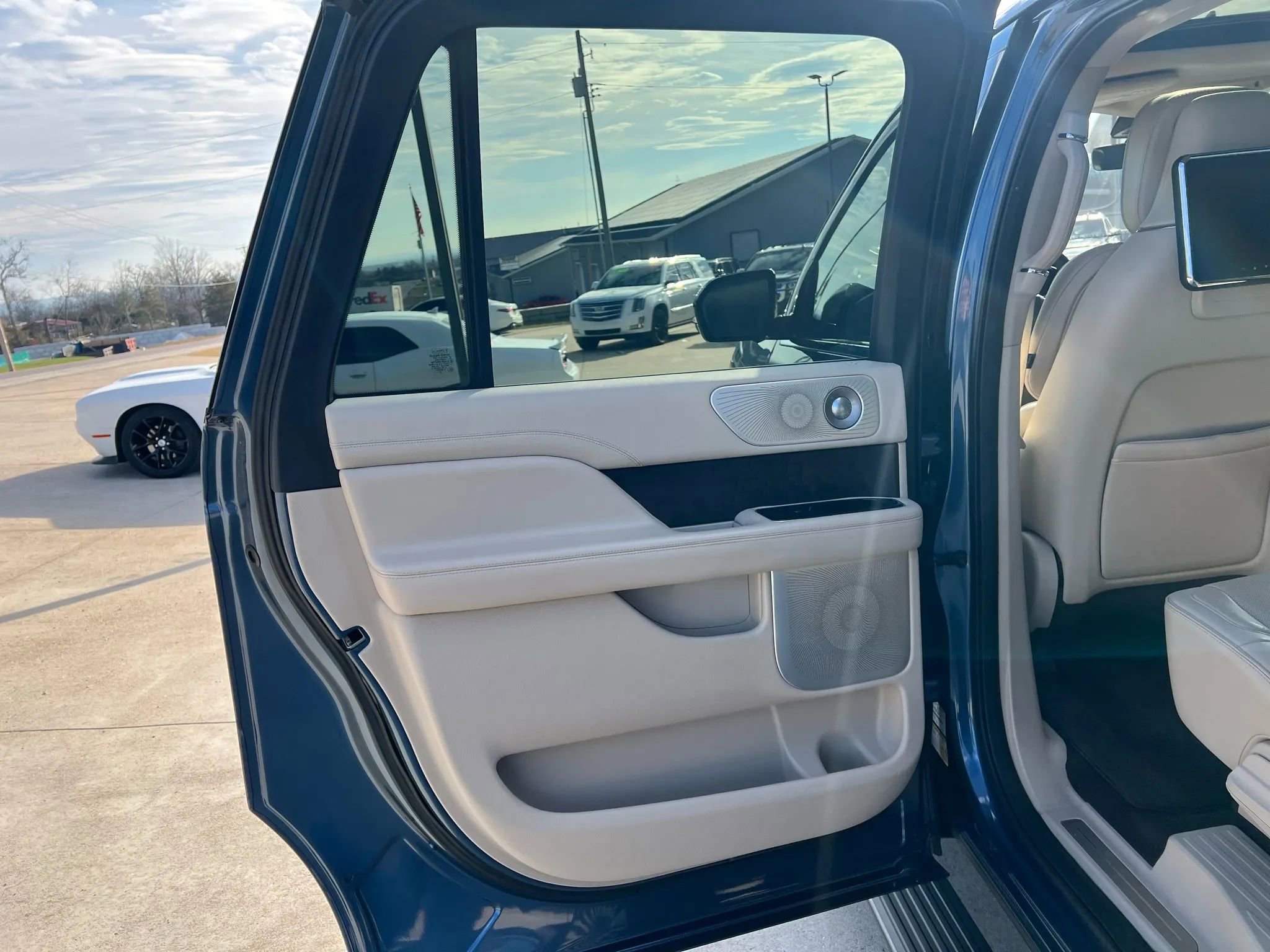 Used 2019 Lincoln Navigator L Reserve w/ Cargo Package image 34