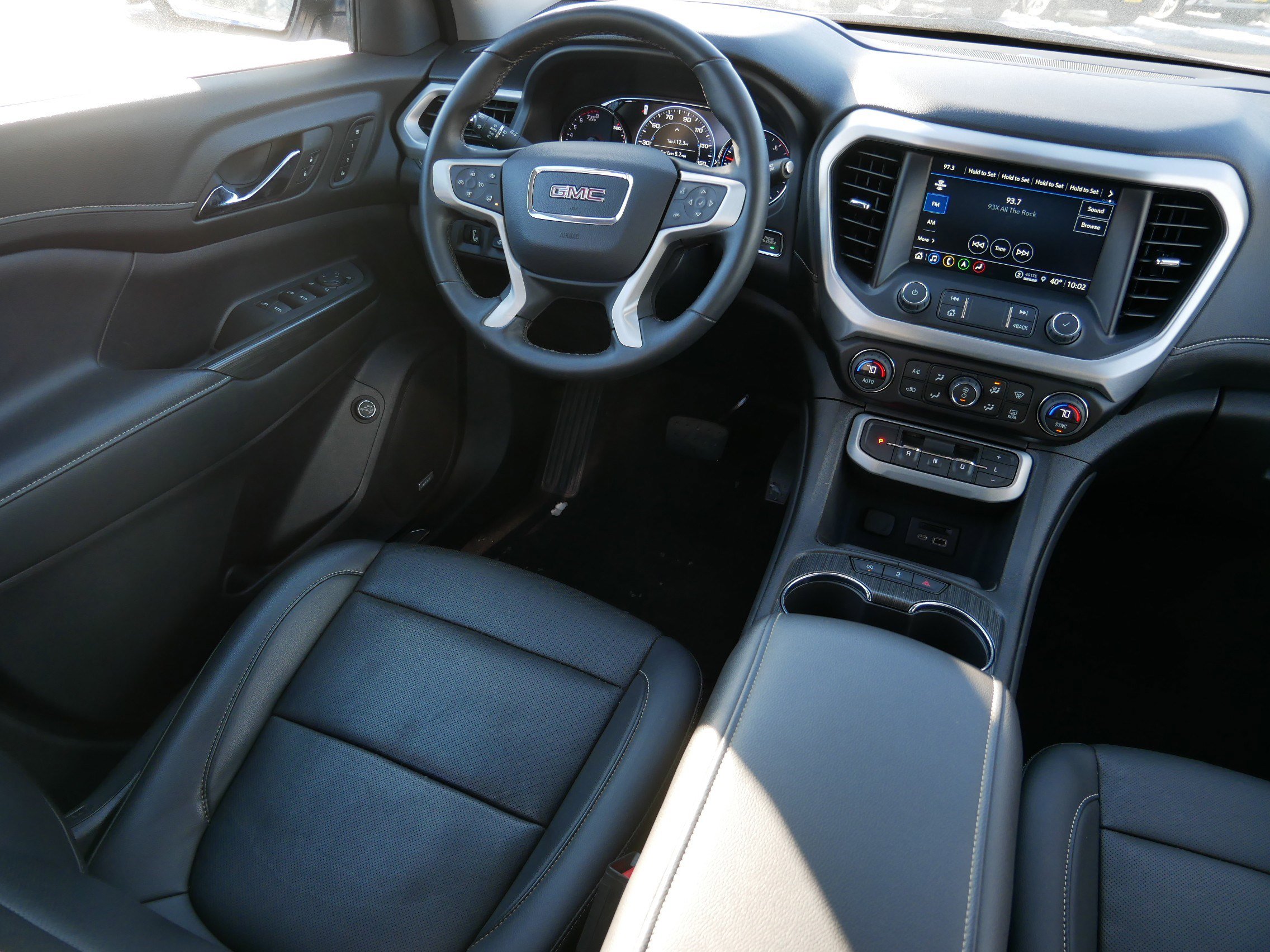 Used 2023 GMC Acadia SLT w/ Technology Package image 9